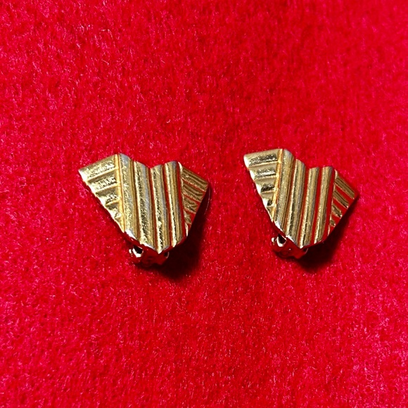 Vintage Avon Gallery Original Goldtone Clip Earrings - Picture 5 of 5